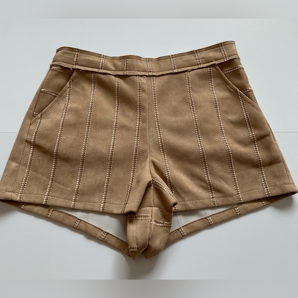 Women’s Fab’rik Large Tan‎ Suede Like Side Zip Shorts - Picture 1 of 7